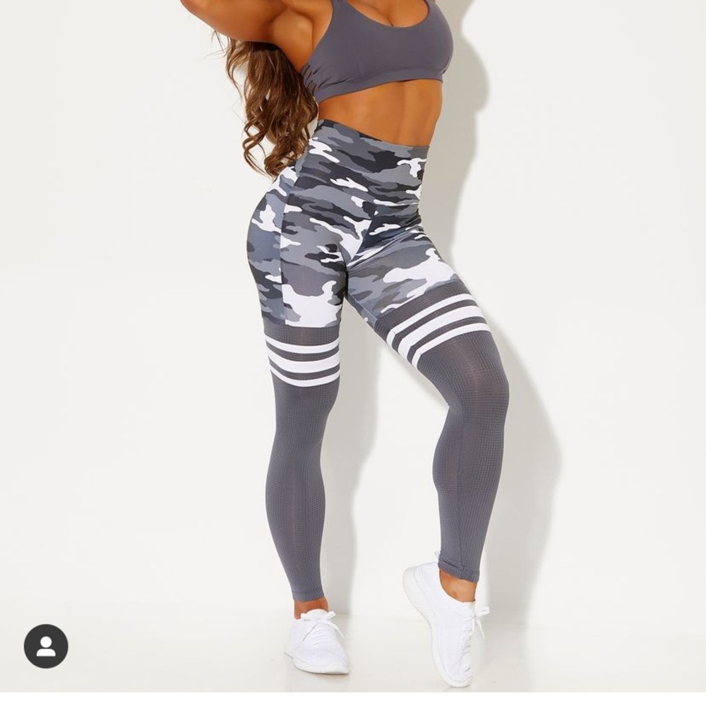 SOLD💗 Bombshell Sportswear Camo sock leggings